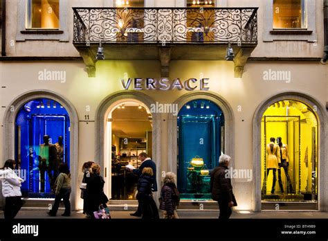 negozi versace outlet lombardia|versace milano italy.